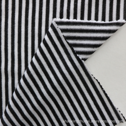 Pola Garis -garis Sampel Lembut dan Tel Apik 100% Polyester Loose Jersey Knit Fabric Untuk Pakaian
